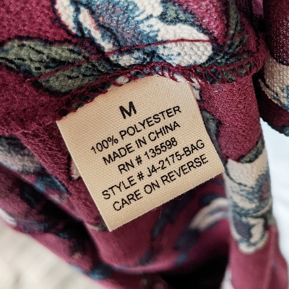 Bell Sleeve V-Neck Floral Blouse. M - Picture 4 of 5